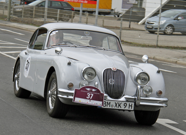 # 37 Fahrer: Dr. Hans-Peter Rodatus-Petrewitz / Beifahrerin: Dörte Rodatus-Petrewitz / Jaguar XK 150 / Baujahr: 1961
